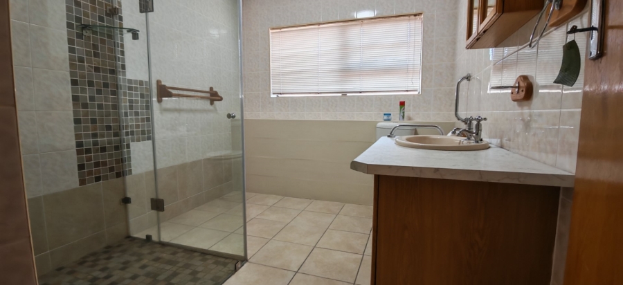 5 Bedroom Property for Sale in Dana Bay Western Cape